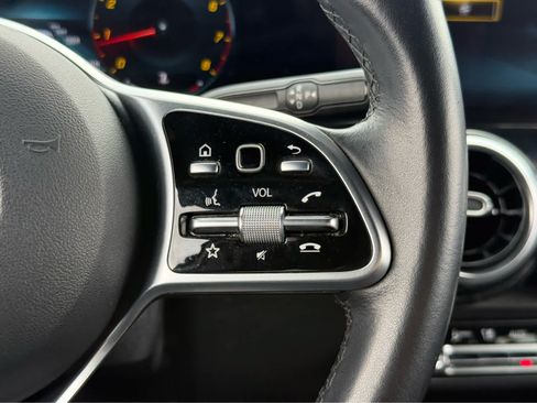 Used 2023 Mercedes-Benz GLB 250 4MATIC image 24