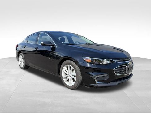 Used 2017 Chevrolet Malibu LT FWD image 1