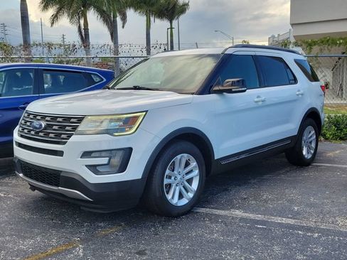 Used 2017 Ford Explorer XLT FWD image 33