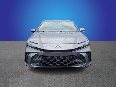 Used 2025 Toyota Camry SE FWD image 2