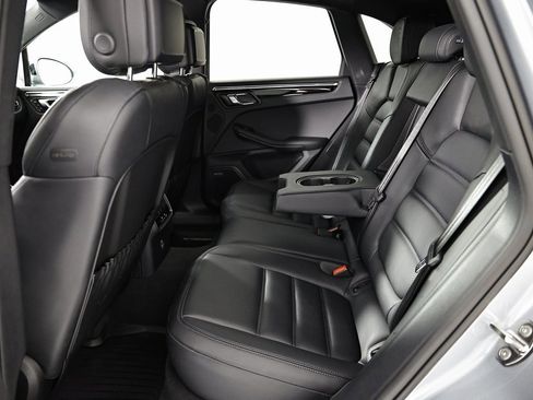 Certified 2025 Porsche Macan image 29