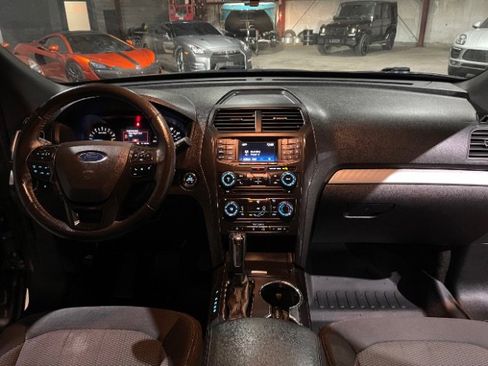 Used 2016 Ford Explorer XLT image 31
