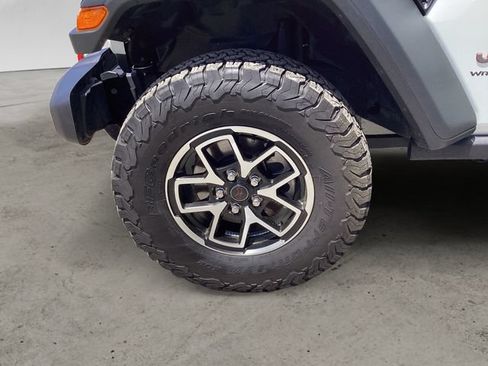 Certified 2025 Jeep Wrangler Unlimited Rubicon AWD/4WD image 14