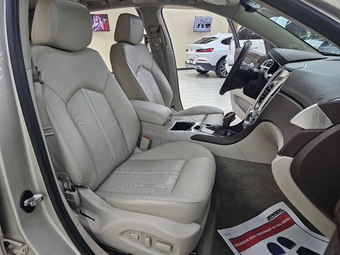 Used 2015 Cadillac SRX Luxury w/ Driver Awareness Package image 20