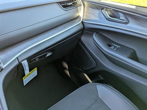 New 2026 Jeep Grand Cherokee Altitude AWD/4WD image 16