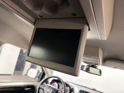 Used 2019 Dodge Grand Caravan SE w/ UConnect Hands-Free Group image 27