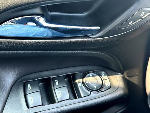 Used 2021 Chevrolet Equinox LT image 41