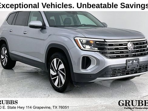 Used 2025 Volkswagen Atlas SE FWD image 1