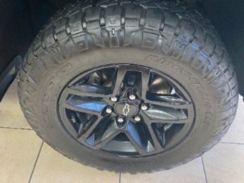 Used 2021 Chevrolet Silverado 1500 Custom Trail Boss AWD/4WD image 27