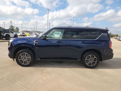 Used 2025 Nissan Armada Platinum image 8