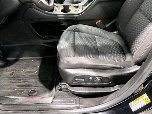 Used 2023 GMC Acadia SLE w/ LPO, Black Accent Package image 19