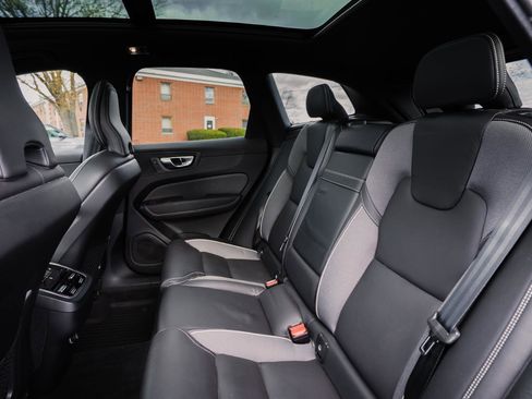 Used 2020 Volvo XC60 T6 R-Design image 42