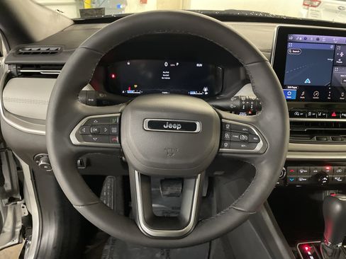 Used 2025 Jeep Compass Limited w/ Elite Group AWD/4WD image 17