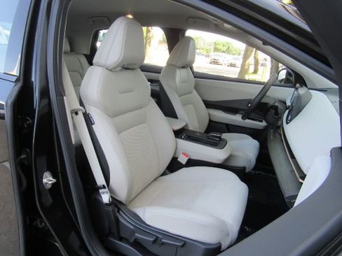 Used 2024 Nissan Ariya FWD image 21