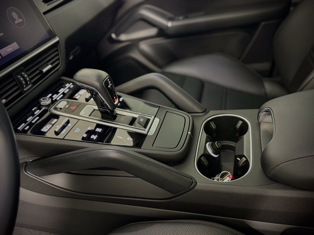 Certified 2023 Porsche Cayenne Coupe AWD/4WD image 24