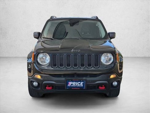 Used 2017 Jeep Renegade Trailhawk w/ Premium Trailhawk Package AWD/4WD image 2