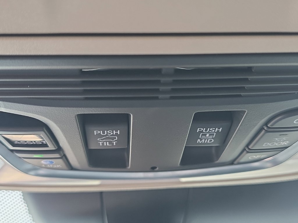 Used 2023 Acura RDX FWD image 25
