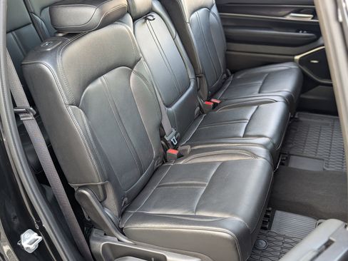 Used 2024 Jeep Wagoneer 4WD w/ Premium Group I image 23