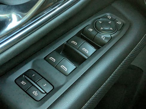 Used 2021 Chevrolet Tahoe Premier w/ Premium Package image 21