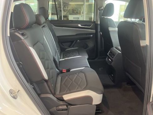 New 2026 Volkswagen Atlas Peak Edition image 28