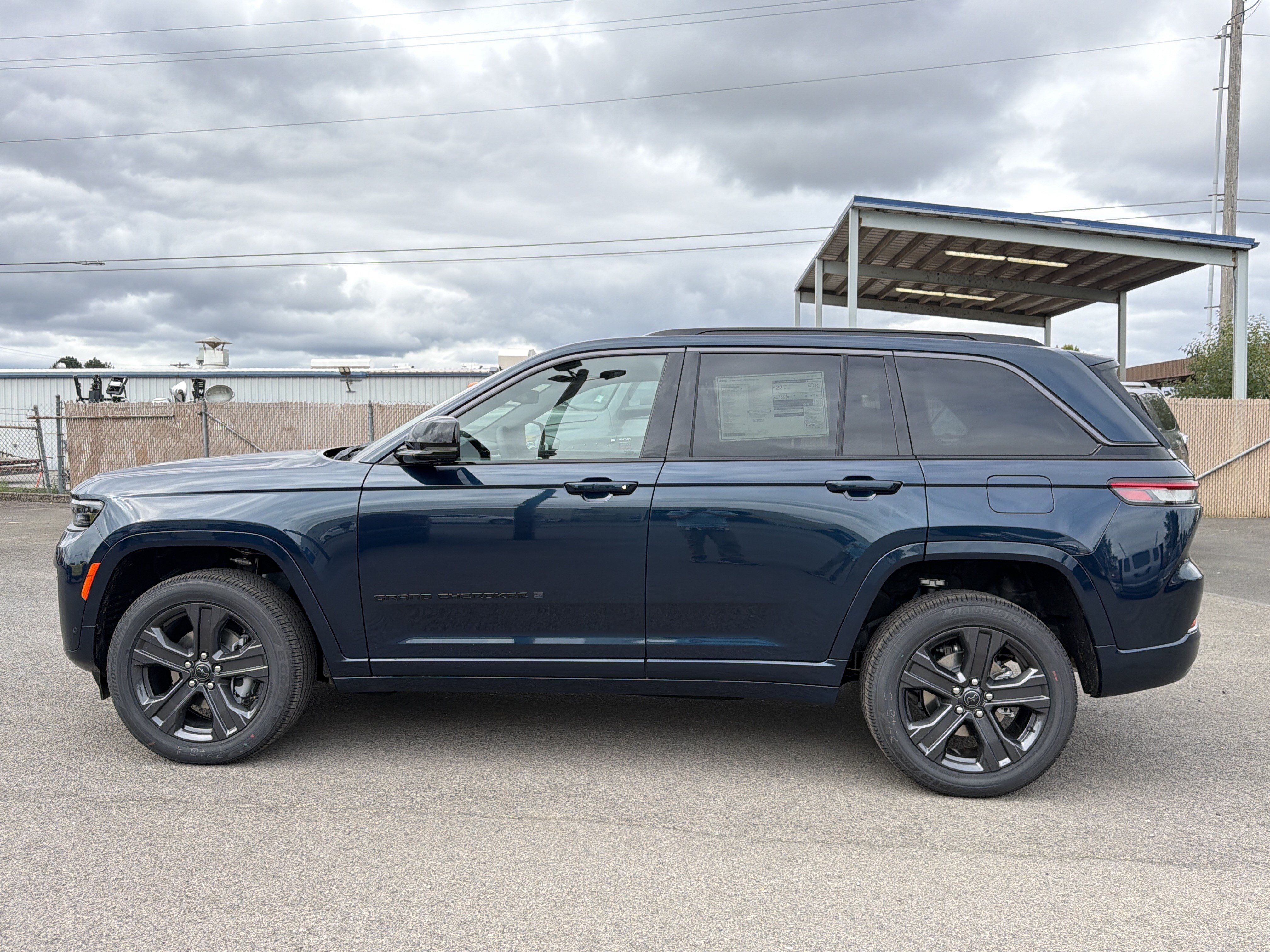 New 2027 Jeep Grand Cherokee Limited AWD/4WD image 2