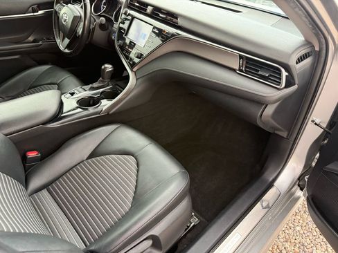 Used 2020 Toyota Camry SE FWD image 16