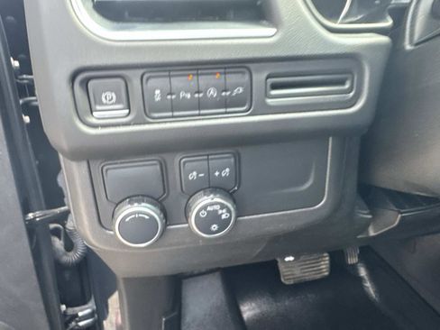 Used 2021 Chevrolet Suburban LT image 20