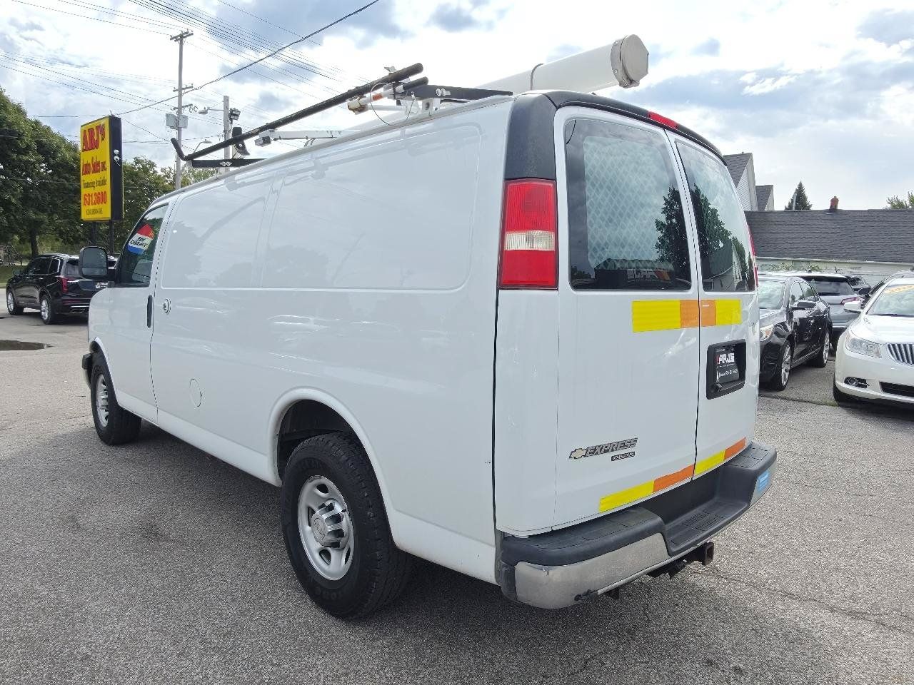 Used 2014 Chevrolet Express 2500 RWD image 7