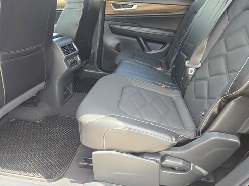 Used 2024 Volkswagen Atlas SE image 30