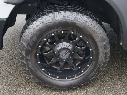 Used 2016 RAM 1500 Classic SLT AWD/4WD image 9