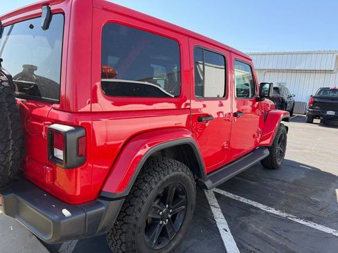 Used 2021 Jeep Wrangler Unlimited Sahara image 3