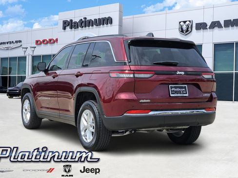 Used 2025 Jeep Grand Cherokee Laredo X w/ Luxury Tech Group I image 4