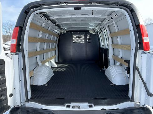 Used 2024 GMC Savana 2500 w/ Driver Convenience Package image 12