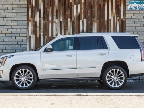 Used 2019 Cadillac Escalade Platinum AWD/4WD image 3