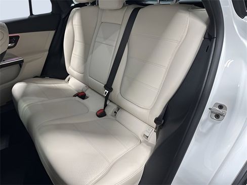 Used 2025 Mercedes-Benz GLC 300 4MATIC image 30