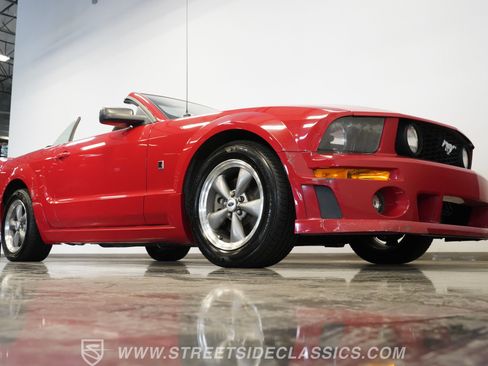 Used 2005 Ford Mustang GT image 22