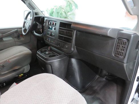 Used 2018 GMC Savana 2500 w/ Chrome Appearance Package image 12