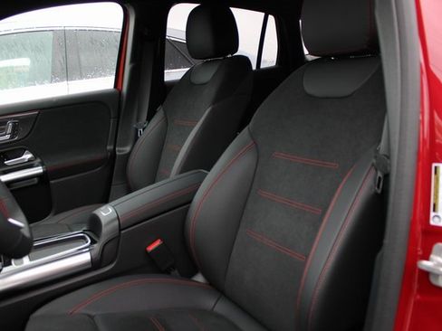 Used 2025 Mercedes-Benz GLA 250 4MATIC image 30