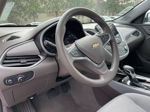 Used 2022 Chevrolet Malibu LT image 9