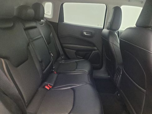 Used 2017 Jeep Compass Latitude w/ Popular Equipment Group FWD image 19
