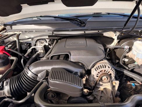 Used 2013 Chevrolet Avalanche LTZ AWD/4WD image 27