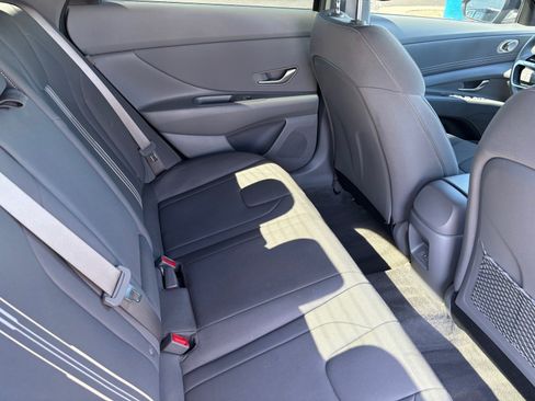 Used 2025 Hyundai Elantra SEL image 16