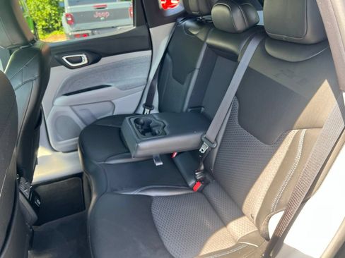 Used 2023 Jeep Compass Latitude AWD/4WD image 21