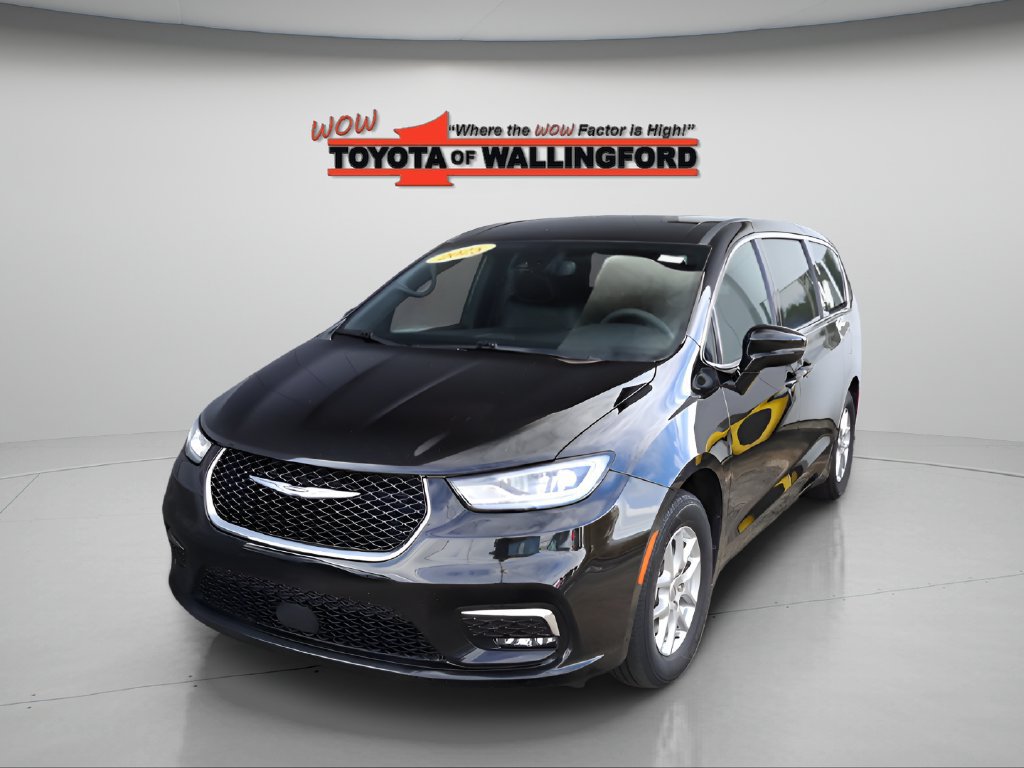 Used 2025 Chrysler Pacifica Select FWD image 1