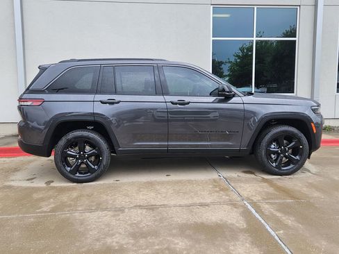 New 2026 Jeep Grand Cherokee Limited RWD image 2