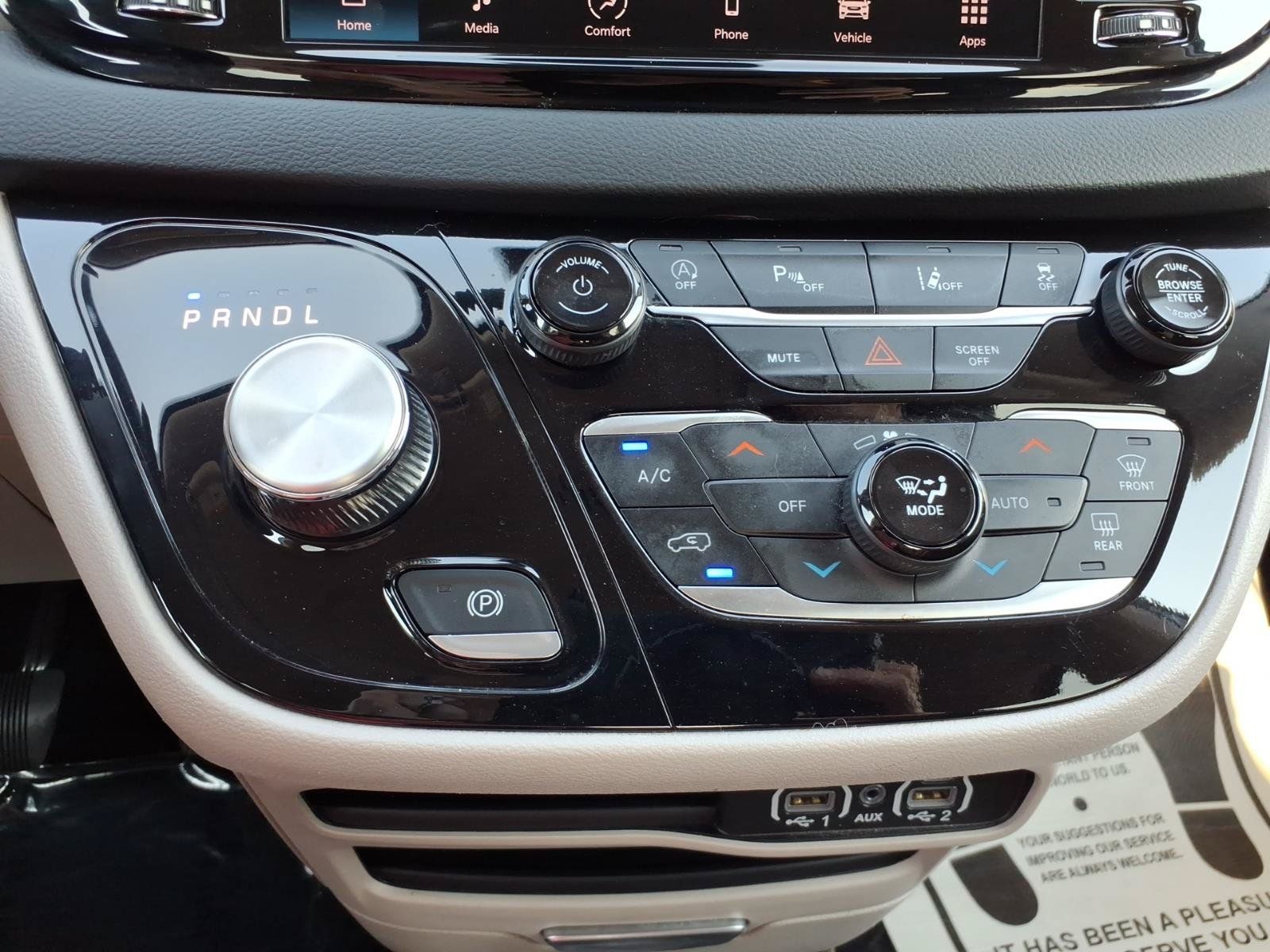 Used 2024 Chrysler Pacifica Touring-L FWD image 21