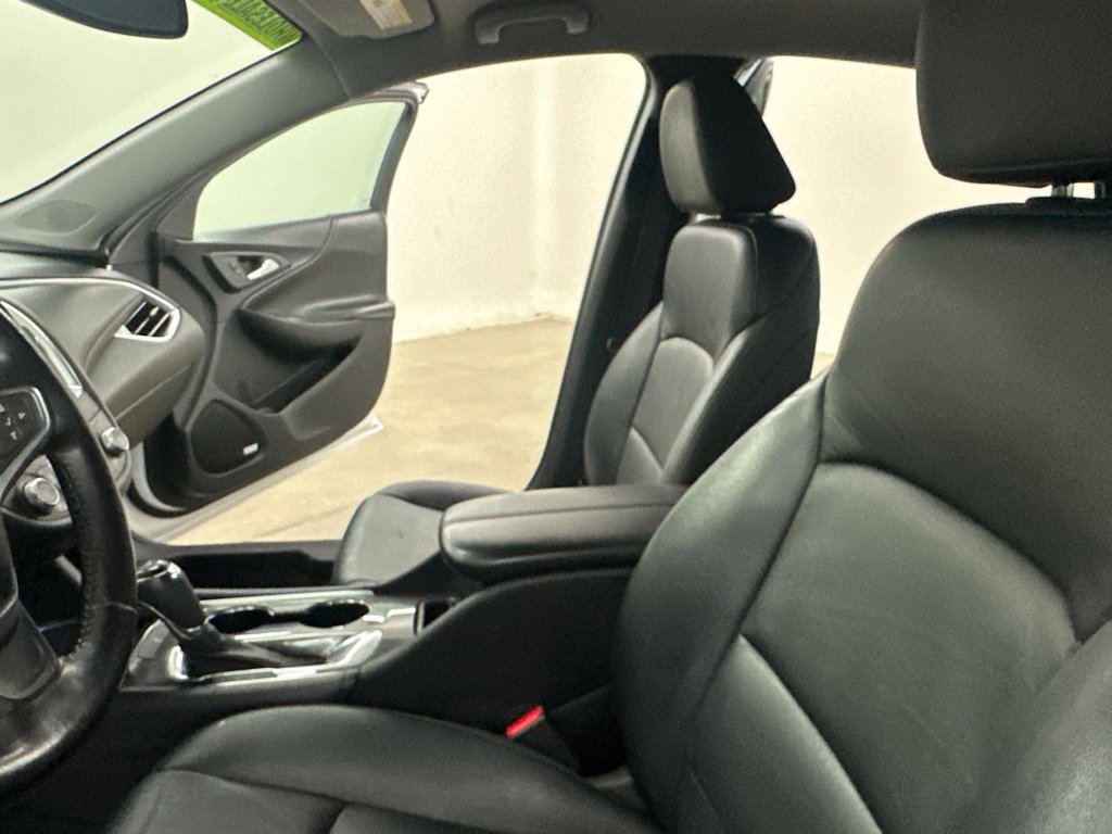 Used 2018 Chevrolet Malibu LT w/ Leather Package FWD image 39