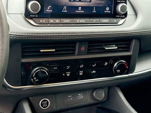 Used 2023 Nissan Rogue S image 16