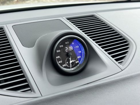 Certified 2023 Porsche Macan image 24