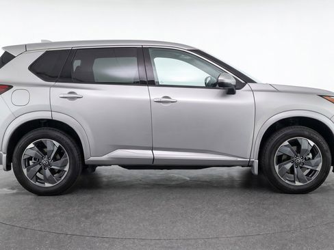 Used 2025 Nissan Rogue SV AWD/4WD image 11
